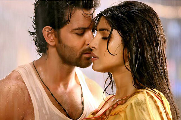 Priyanka and Hritik in Romantic Love Song From Agneepath Priyanka and Hritik in Romantic Love Song From Agneepath