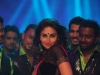 kareena-kapoor-halkat-jawani-res-saree