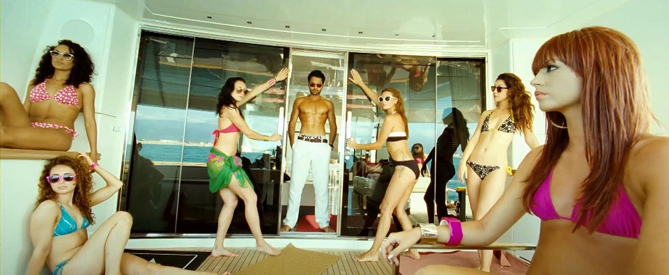 Boom Boom Video Song - Ajab Gazabb Love