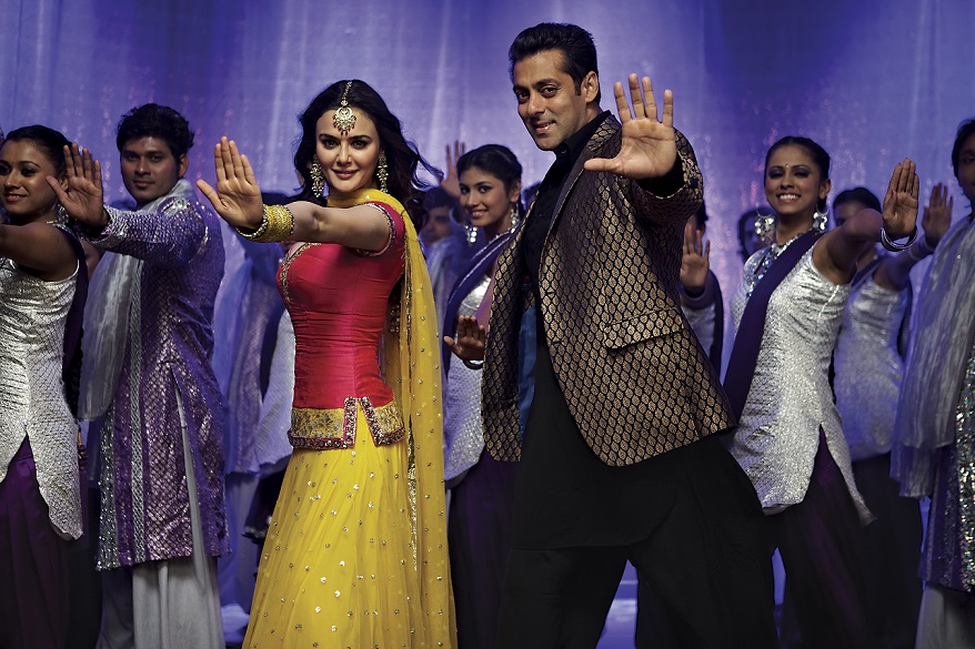 Kudiye Di Kurti Video Song from Ishkq In Paris