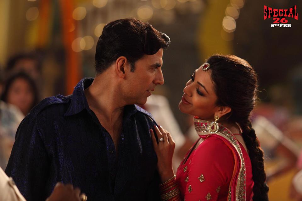 Gore Mukhde Pe Video Sonh from Special 26