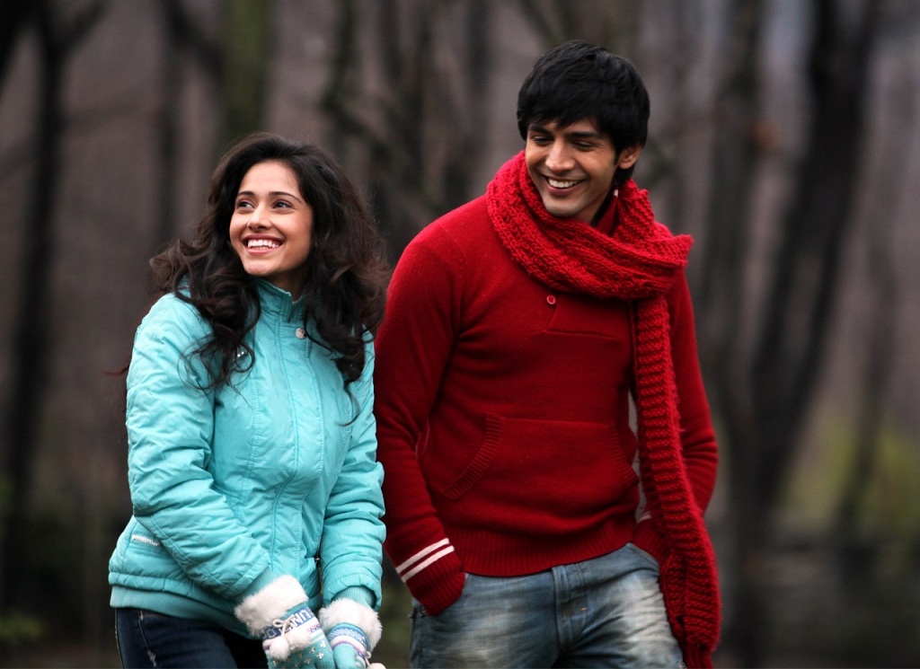 Tera Mera Naam Video Song From Akaash Vani
