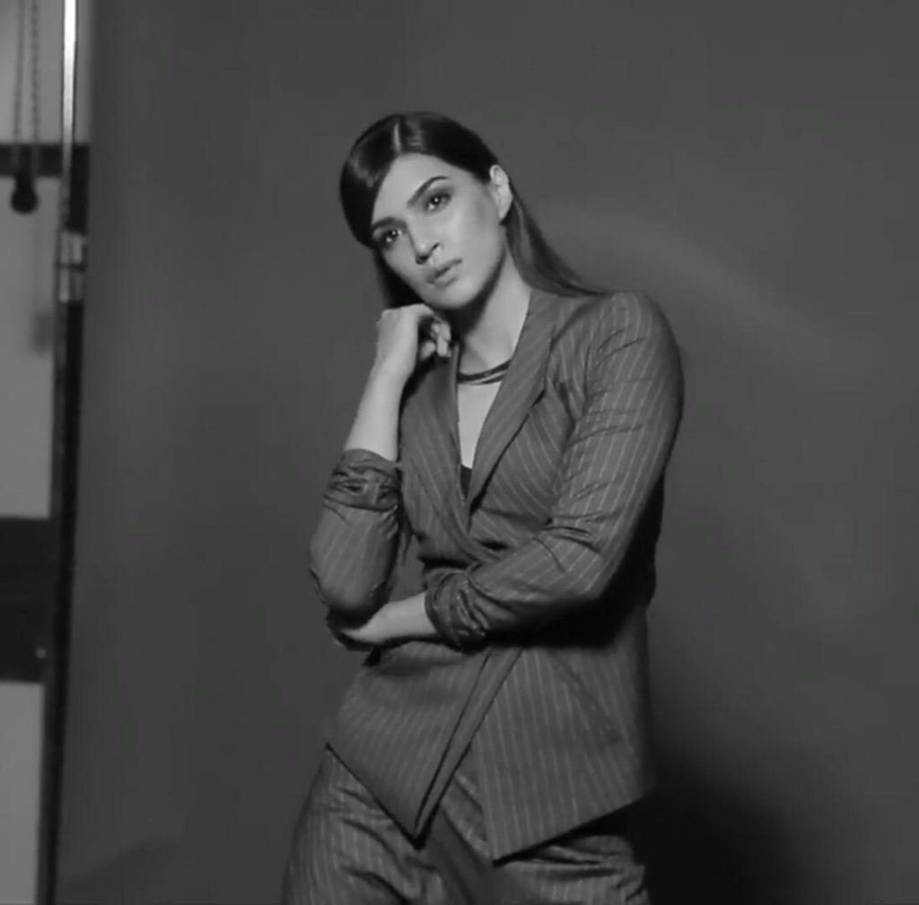 Kriti Sanon Photoshoot Of Maxim Magazine December 2016 Issue Image 7