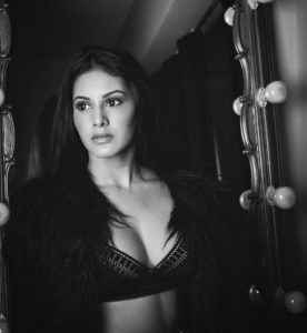 Amyra Dastur Photo Gallery Image 10